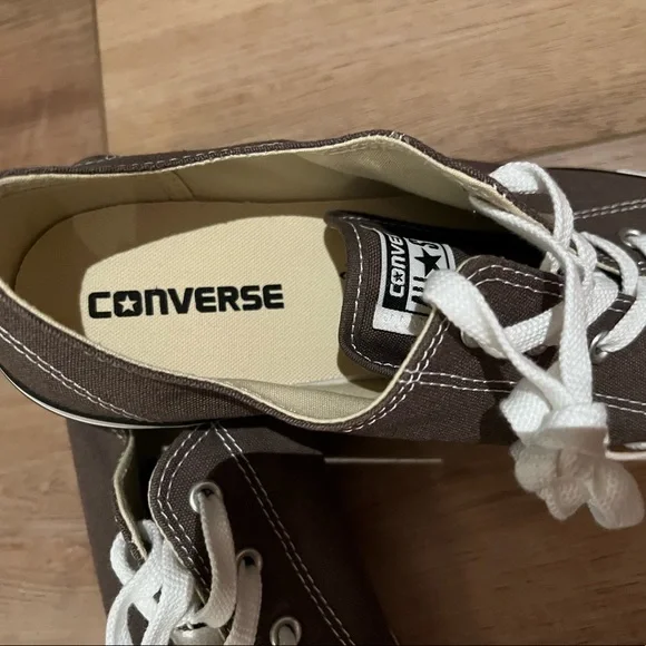 Converse All Star: NWOT 10 Womens Chuck Taylor - Picture 2 of 3